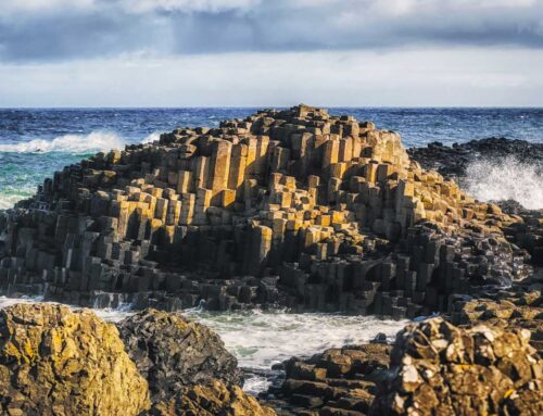 Immer noch GIGANTISCH: der Klippenrand des Giant’s Causeway Coast im Norden Irlands